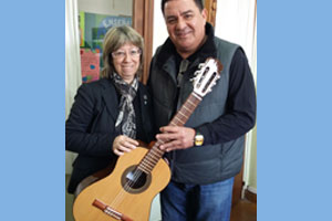 Una guitarra YACOPI para la escuela…
Una guitarra YACOPI para la escuela…