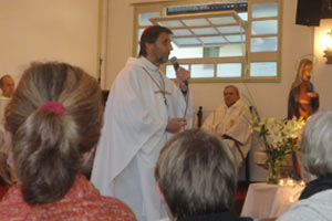 Celebramos en comunidad la Fiesta de la Asunción de la Virgen Celebramos en comunidad la Fiesta de la Asunción de la Virgen