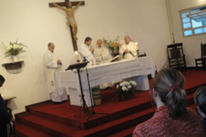 Celebramos en comunidad la Fiesta de la Asunción de la Virgen Celebramos en comunidad la Fiesta de la Asunción de la Virgen